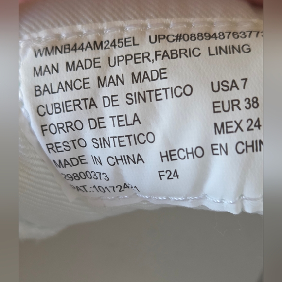 Women's 7/8 No Boundaries Red and White Sneakers Tennis Shoes New w/Tags - Picture 7 of 7